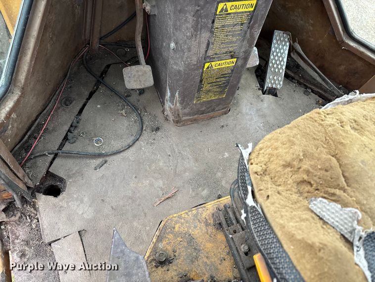 image for item DW7365 1991 Komatsu 518 wheel loader