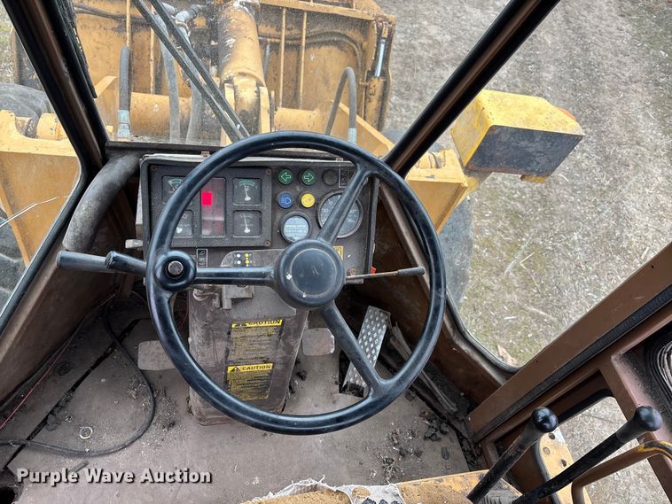 image for item DW7365 1991 Komatsu 518 wheel loader