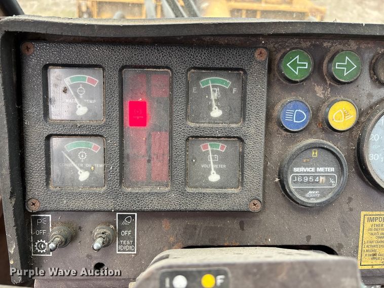 image for item DW7365 1991 Komatsu 518 wheel loader