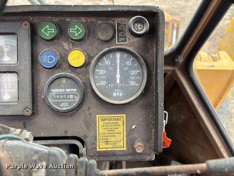 image for item DW7365 1991 Komatsu 518 wheel loader