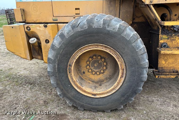 image for item DW7365 1991 Komatsu 518 wheel loader