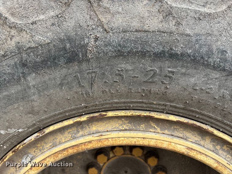 image for item DW7365 1991 Komatsu 518 wheel loader