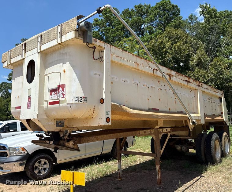 image for item DY0862 2002 Clement HL2623 end dump trailer