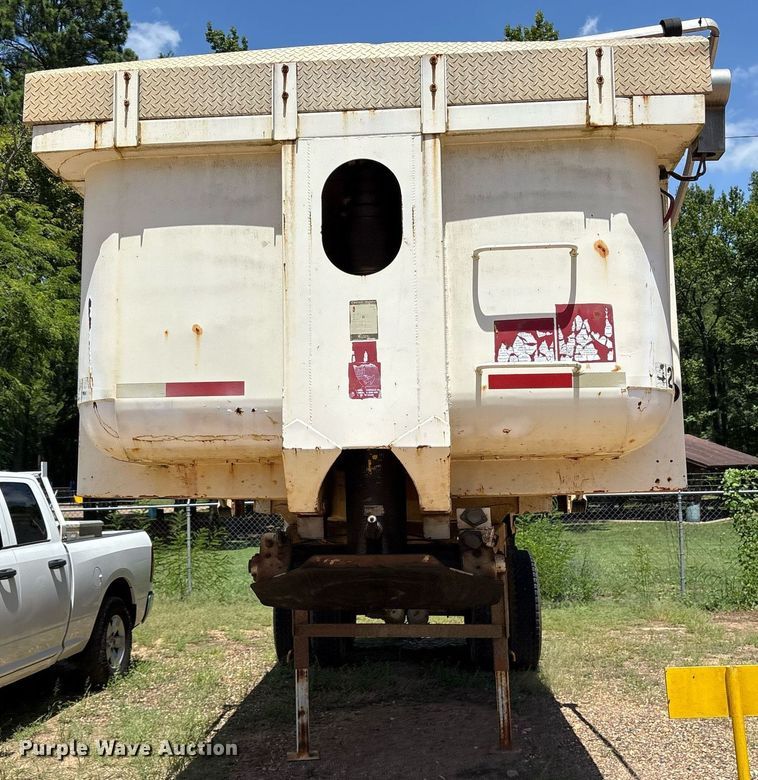 image for item DY0862 2002 Clement HL2623 end dump trailer