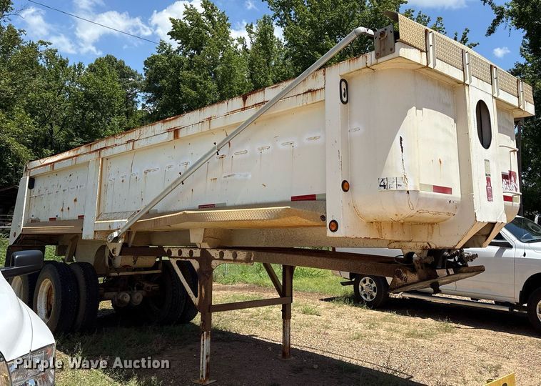 image for item DY0862 2002 Clement HL2623 end dump trailer