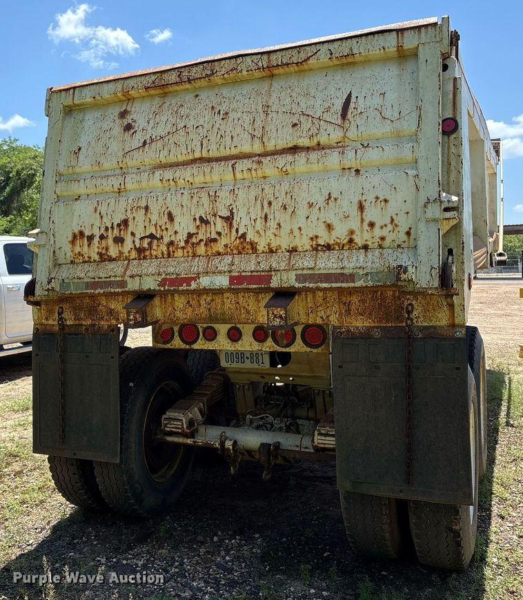 image for item DY0862 2002 Clement HL2623 end dump trailer