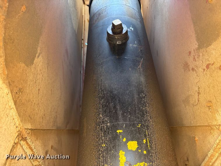 image for item DY0862 2002 Clement HL2623 end dump trailer