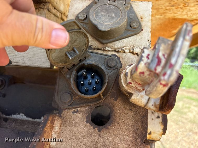 image for item DY0862 2002 Clement HL2623 end dump trailer