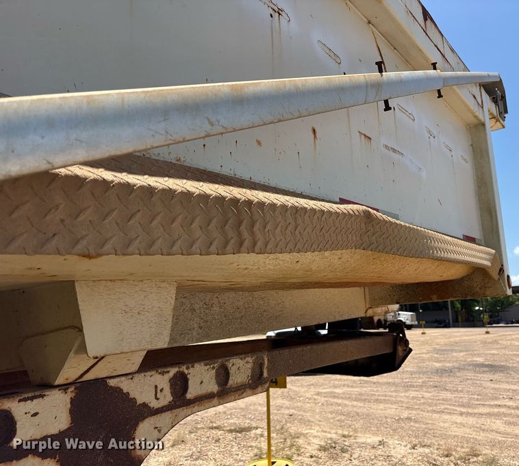 image for item DY0862 2002 Clement HL2623 end dump trailer