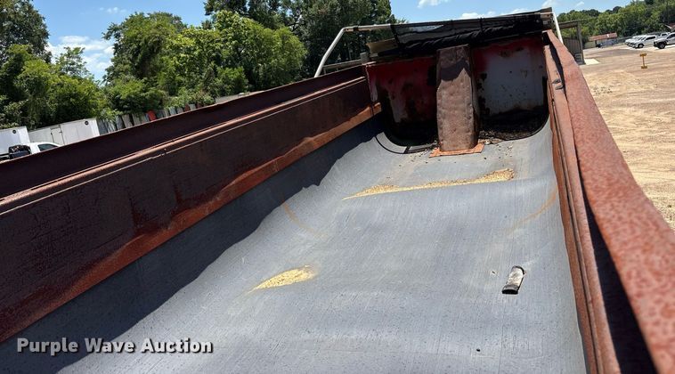 image for item DY0862 2002 Clement HL2623 end dump trailer