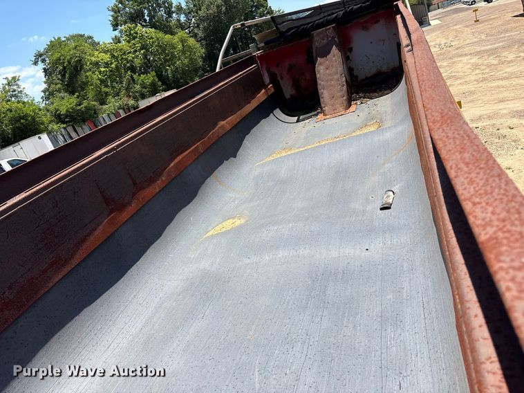 image for item DY0862 2002 Clement HL2623 end dump trailer
