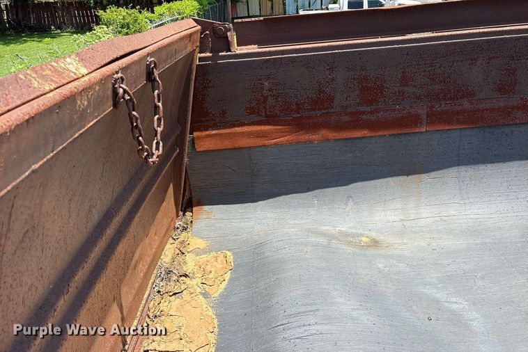 image for item DY0862 2002 Clement HL2623 end dump trailer