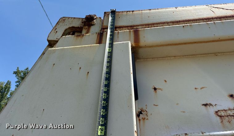 image for item DY0862 2002 Clement HL2623 end dump trailer
