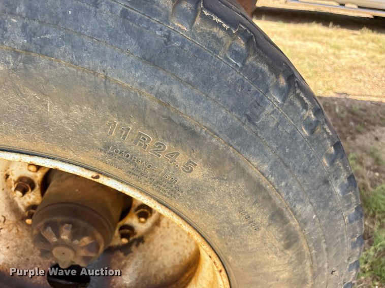 image for item DY0862 2002 Clement HL2623 end dump trailer