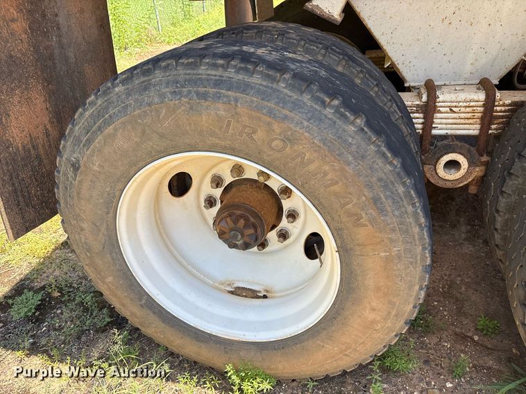 image for item DY0862 2002 Clement HL2623 end dump trailer