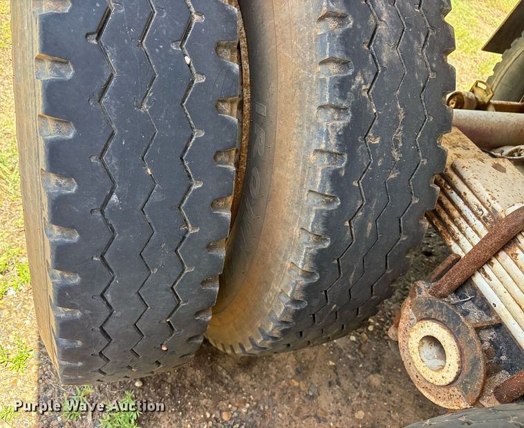 image for item DY0862 2002 Clement HL2623 end dump trailer