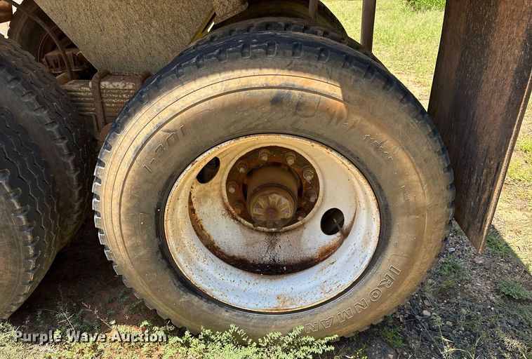 image for item DY0862 2002 Clement HL2623 end dump trailer