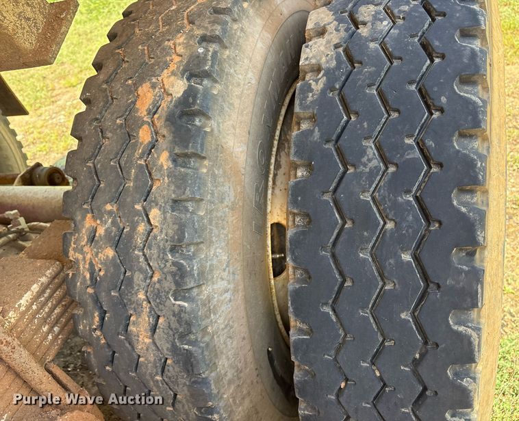 image for item DY0862 2002 Clement HL2623 end dump trailer