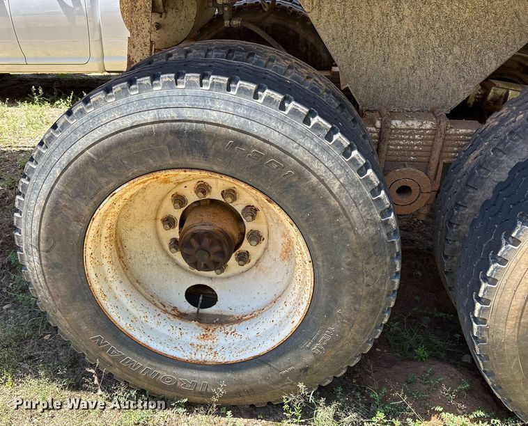 image for item DY0862 2002 Clement HL2623 end dump trailer