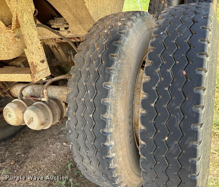 image for item DY0862 2002 Clement HL2623 end dump trailer