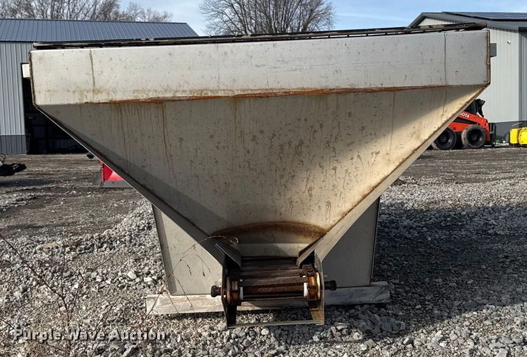 image for item EA2210 Swenson salt spreader