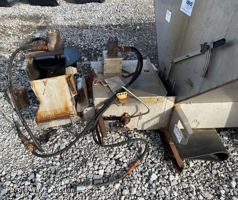 image for item EA2210 Swenson salt spreader