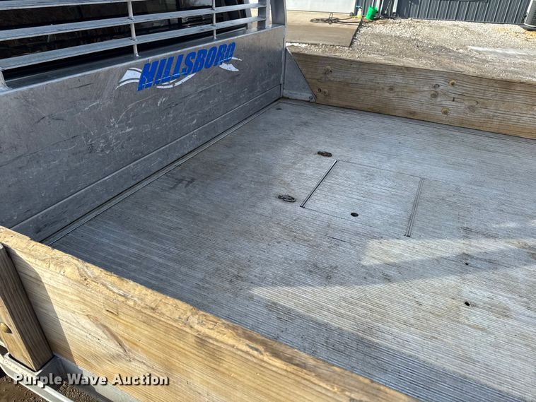 image for item EA2219 2004 Dodge Ram 2500 Ext. Cab flatbed pickup truck