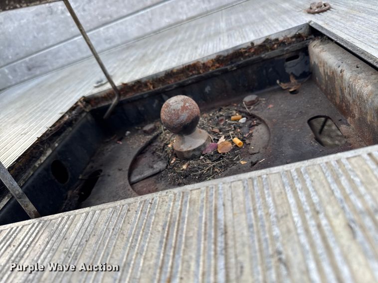 image for item EA2219 2004 Dodge Ram 2500 Ext. Cab flatbed pickup truck