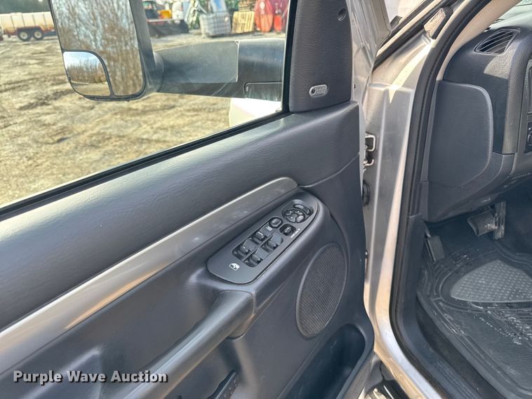 image for item EA2219 2004 Dodge Ram 2500 Ext. Cab flatbed pickup truck