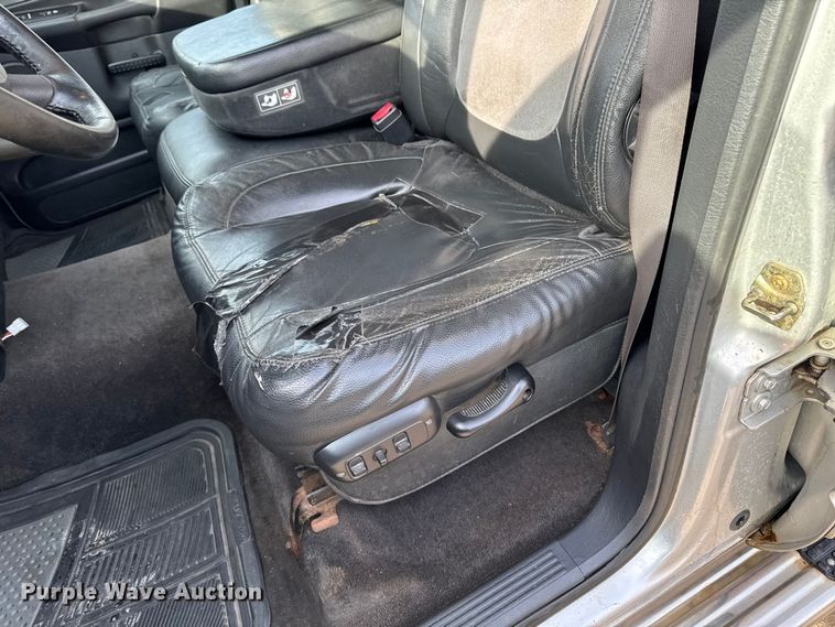 image for item EA2219 2004 Dodge Ram 2500 Ext. Cab flatbed pickup truck