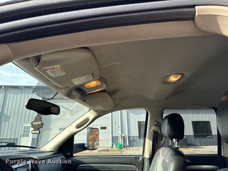 image for item EA2219 2004 Dodge Ram 2500 Ext. Cab flatbed pickup truck