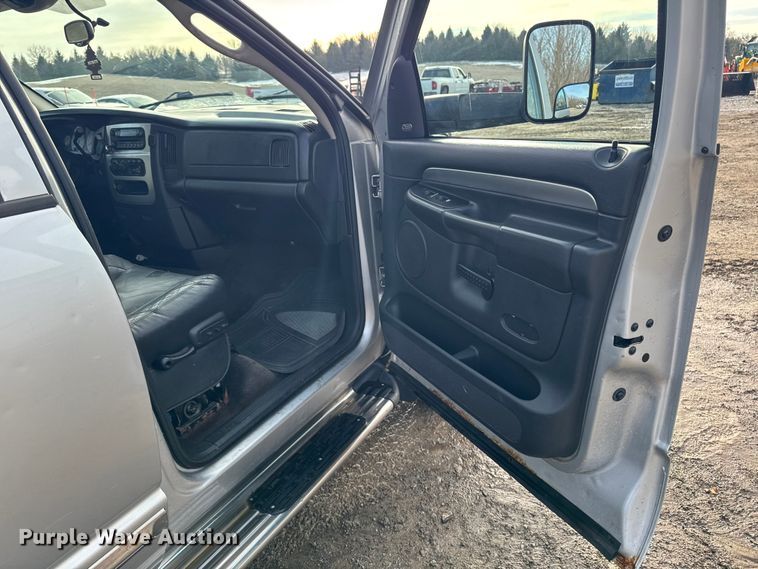 image for item EA2219 2004 Dodge Ram 2500 Ext. Cab flatbed pickup truck