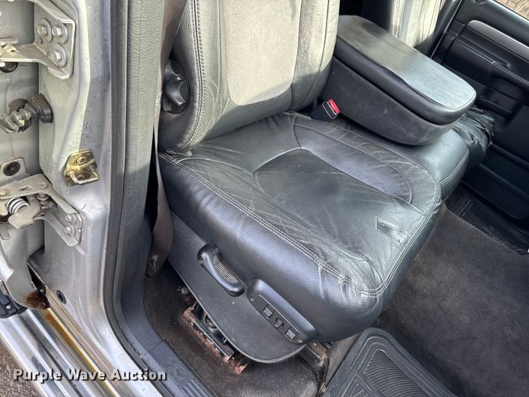 image for item EA2219 2004 Dodge Ram 2500 Ext. Cab flatbed pickup truck