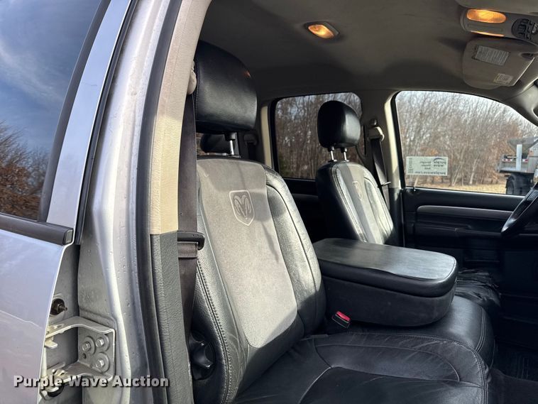 image for item EA2219 2004 Dodge Ram 2500 Ext. Cab flatbed pickup truck