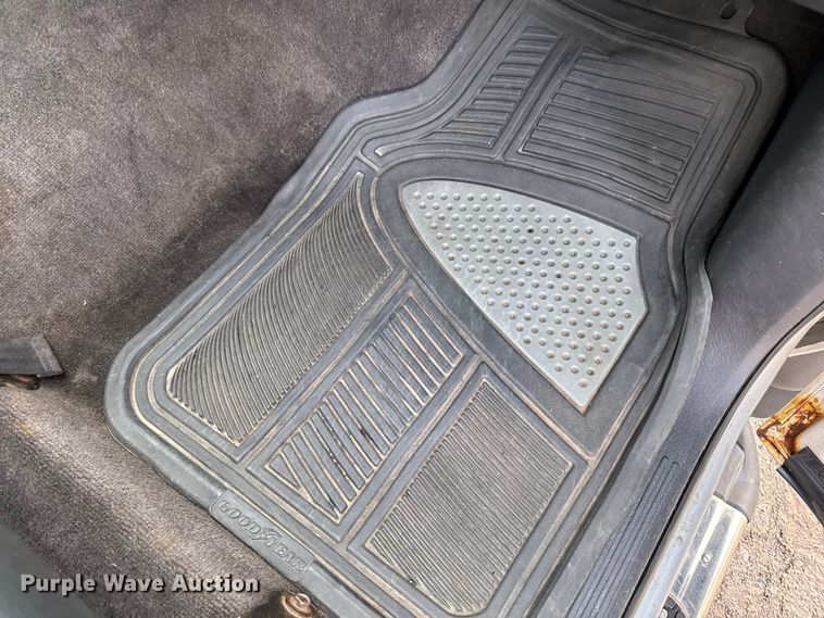 image for item EA2219 2004 Dodge Ram 2500 Ext. Cab flatbed pickup truck