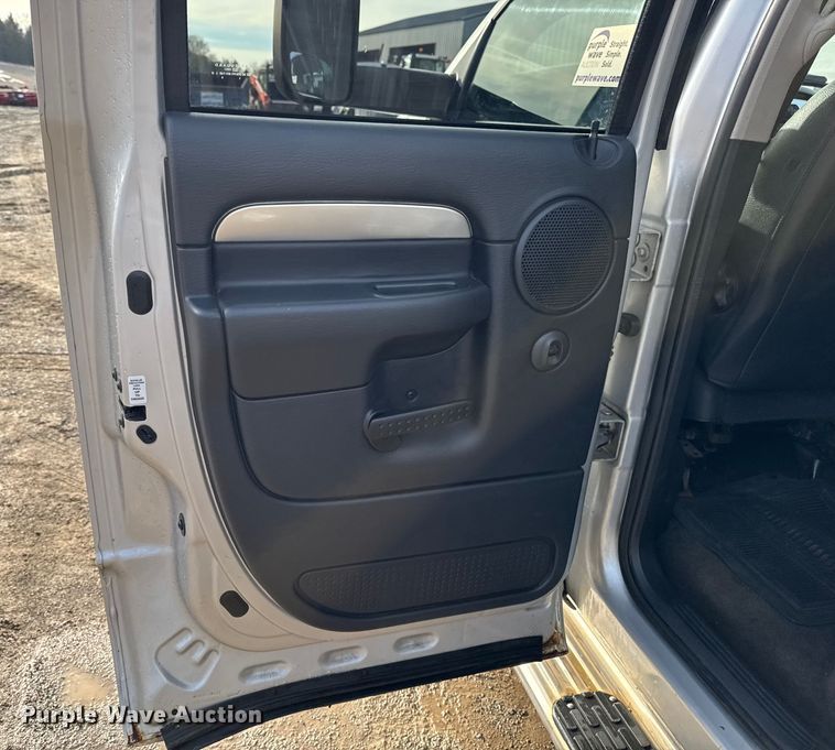 image for item EA2219 2004 Dodge Ram 2500 Ext. Cab flatbed pickup truck