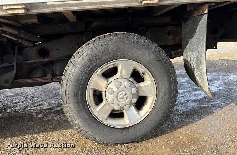 image for item EA2219 2004 Dodge Ram 2500 Ext. Cab flatbed pickup truck