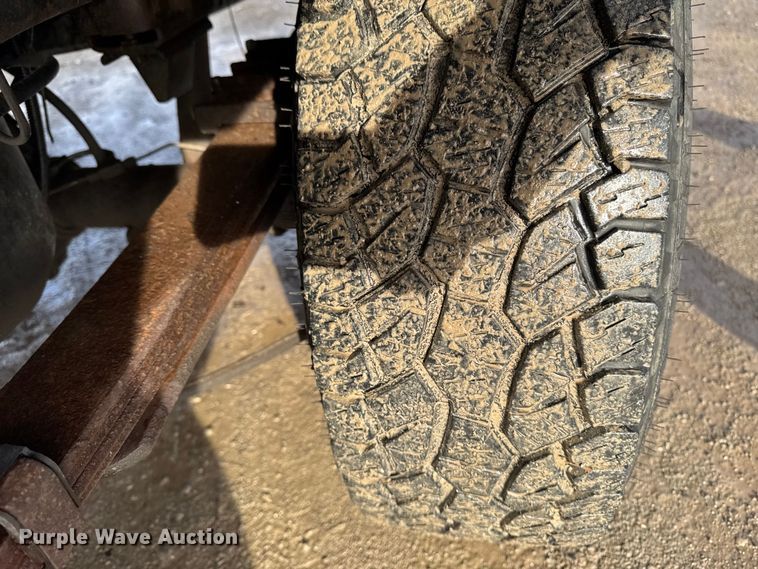 image for item EA2219 2004 Dodge Ram 2500 Ext. Cab flatbed pickup truck