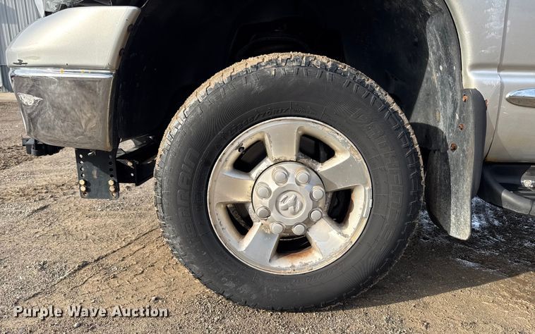 image for item EA2219 2004 Dodge Ram 2500 Ext. Cab flatbed pickup truck