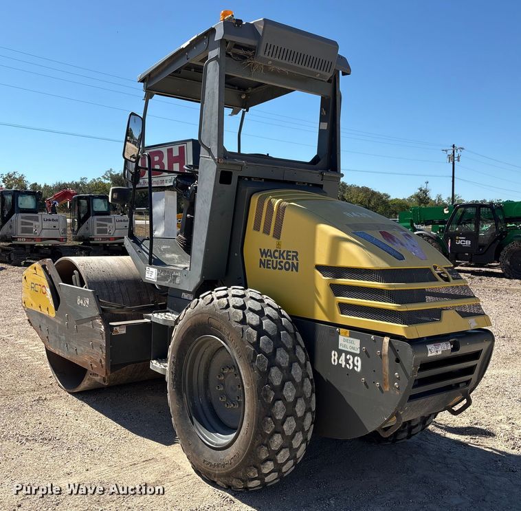 image for item EA6976 2018 Wacker Neuson RC70 single drum vibratory roller