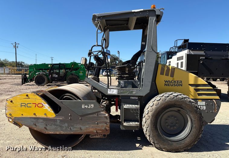 image for item EA6976 2018 Wacker Neuson RC70 single drum vibratory roller