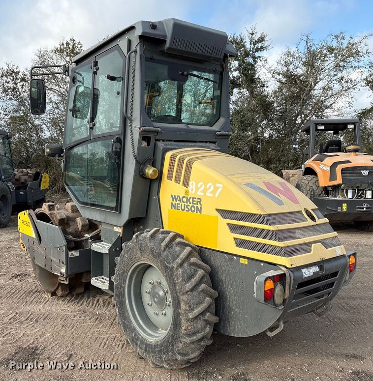 image for item EA7116 2016 Wacker Neuson RC50 single drum vibratory roller