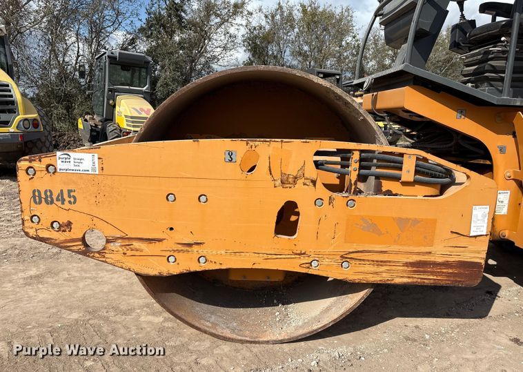 image for item EA7118 2016 Case SV212 single drum vibratory roller