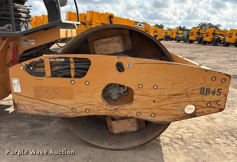 image for item EA7118 2016 Case SV212 single drum vibratory roller