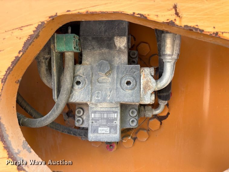 image for item EA7118 2016 Case SV212 single drum vibratory roller