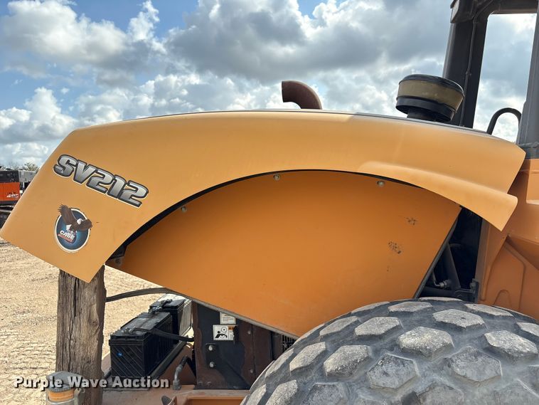 image for item EA7118 2016 Case SV212 single drum vibratory roller