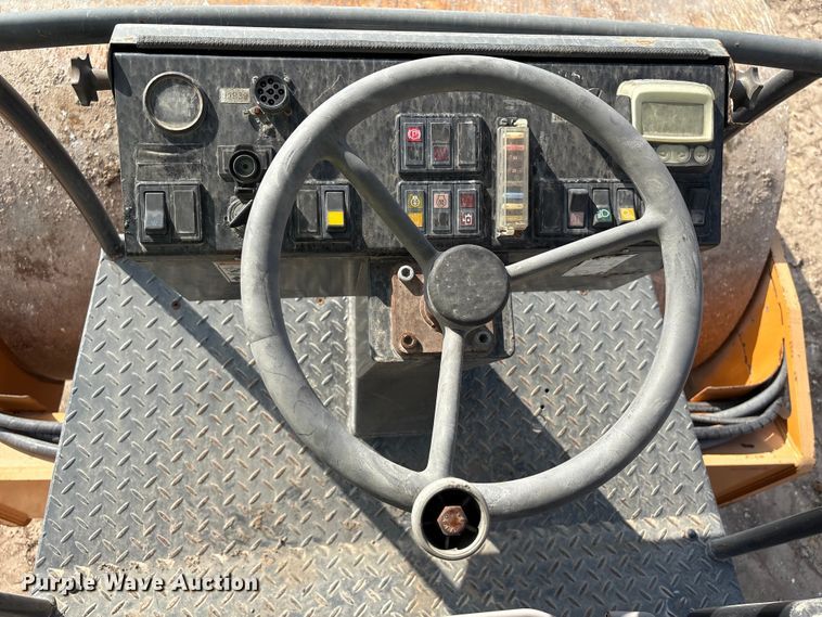 image for item EA7118 2016 Case SV212 single drum vibratory roller