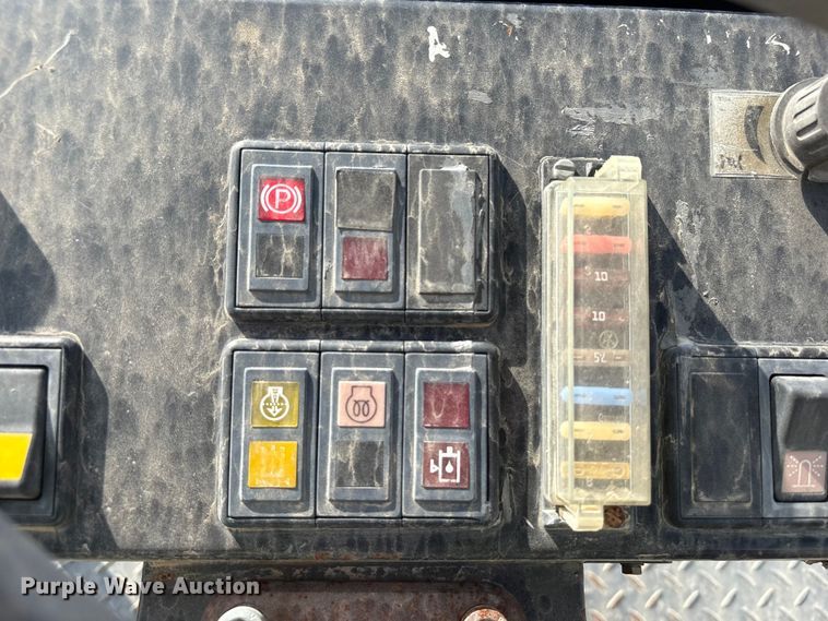 image for item EA7118 2016 Case SV212 single drum vibratory roller