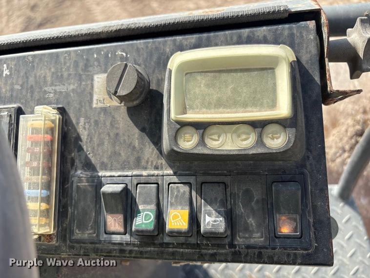 image for item EA7118 2016 Case SV212 single drum vibratory roller