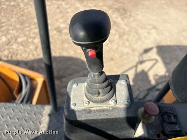 image for item EA7118 2016 Case SV212 single drum vibratory roller